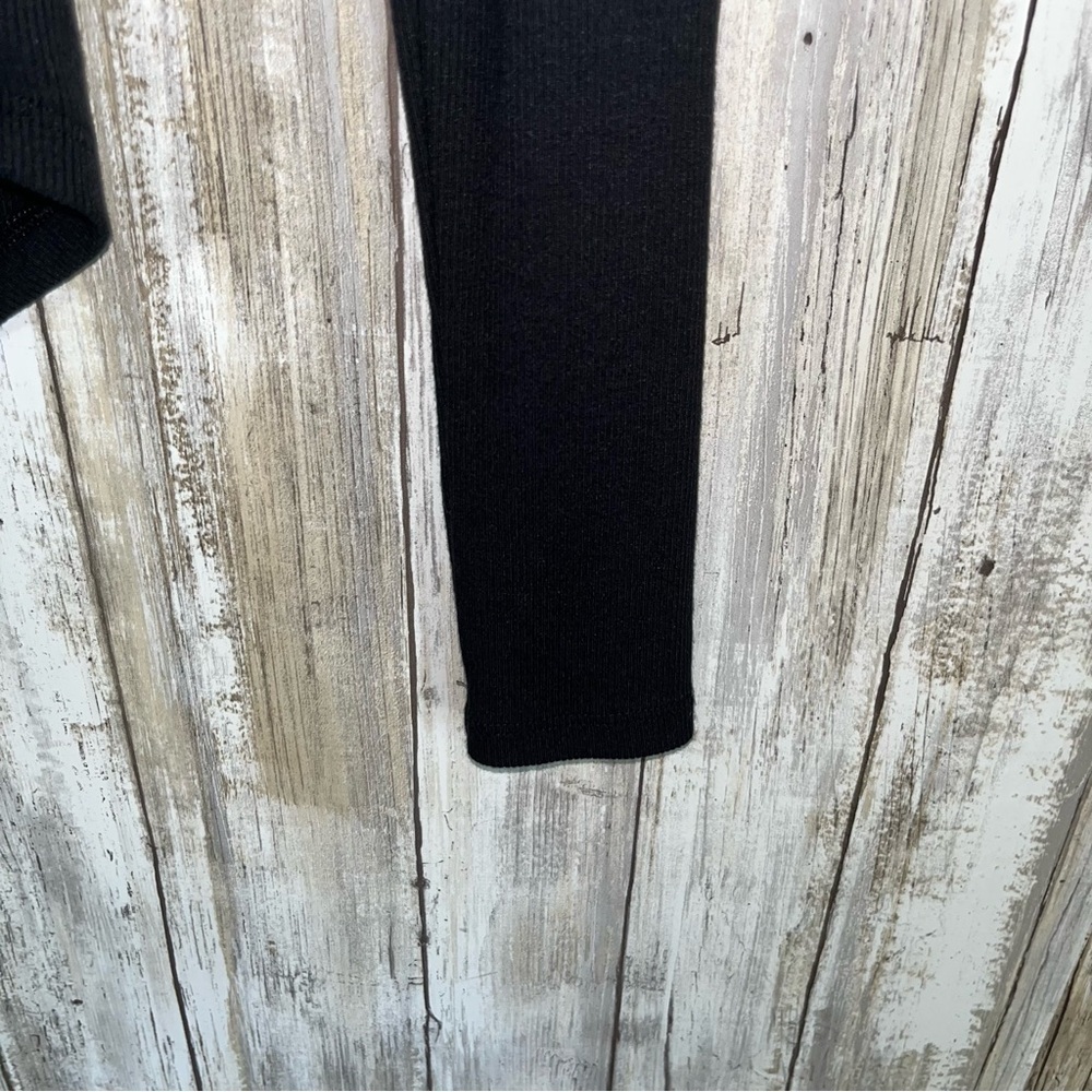 American Eagle Black Ribbed V Neck - Picture 2 of 5